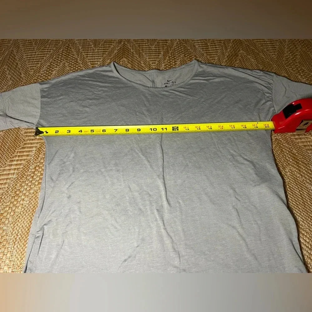Nike Dri Fit Women's Grey Short Sleeve Tshirt, Drop Tail,Size S,Great Condition